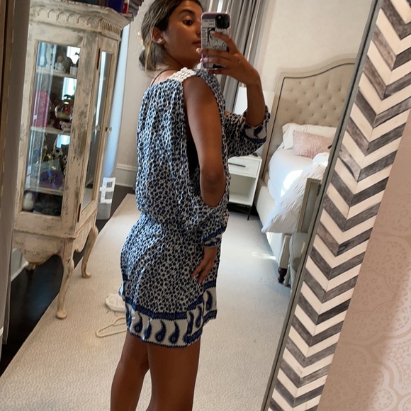 Blue and white floral romper , slits on the arms,S - Picture 2 of 3